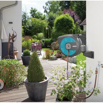 Gardena zidni nosač sa 15m creva GA 08022-20-2 Gardena zidni nosač sa 15m creva GA 08022-20-2
