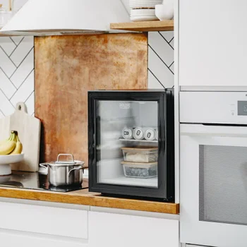 Adler mini prenosni frižider 28L 38x47x45cm Crni AD8088-3