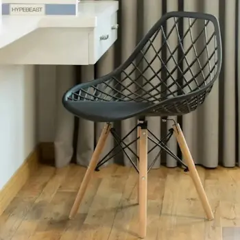 Set trpezarijskih plastičnih stolica Skandi crna 4/1 25-KS009SET-2