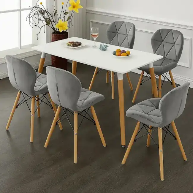 Trpezarijska garnitura sto sa drvenim nogarima i 4 stolice Freja siva